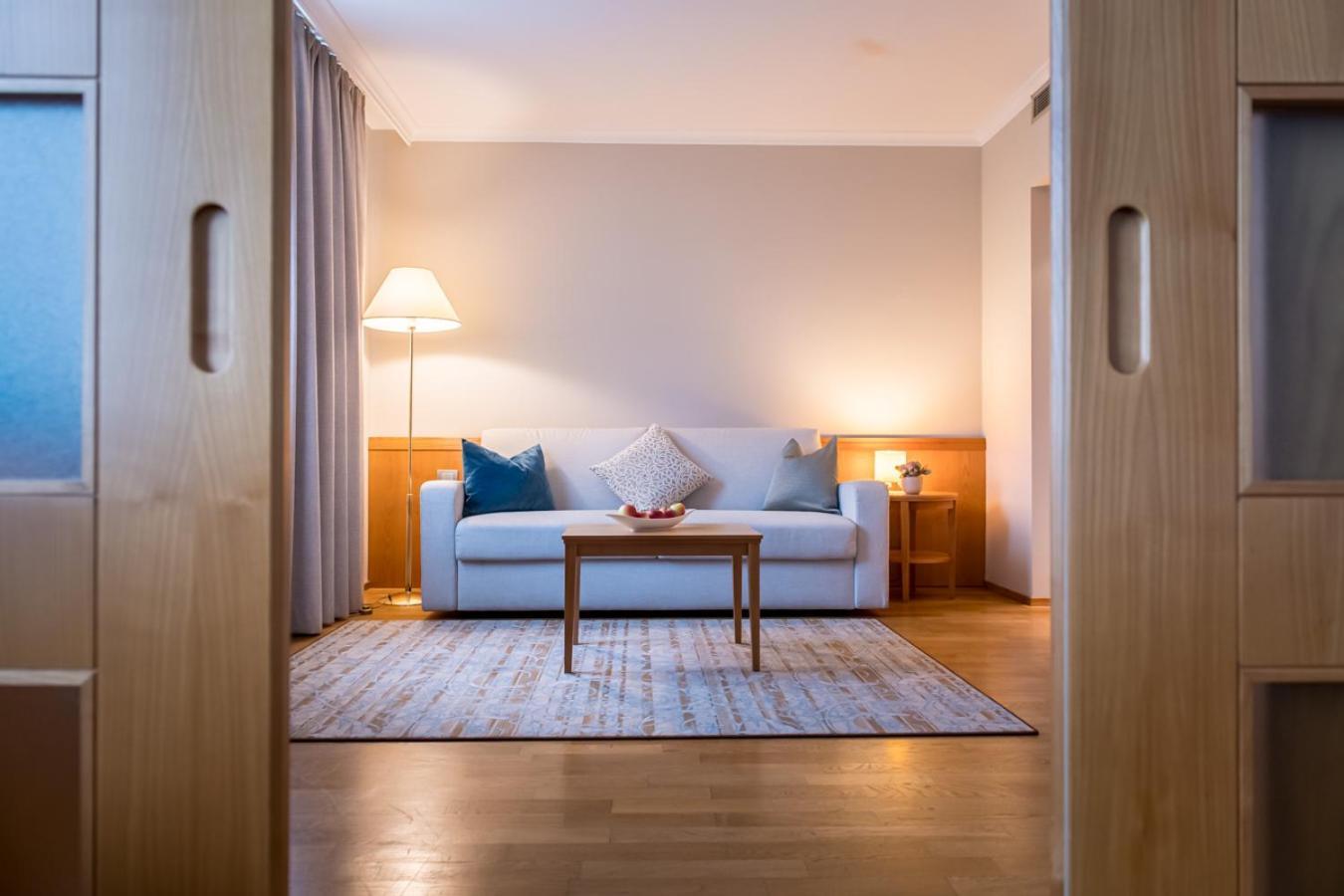 Hotel Post Alpine Cityflair Brunico Exterior foto